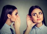 Te-ai surprins vorbind cu voce tare? Ce ne spune psihologia despre acest obicei