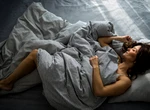 Cum îți afectează perimenopauza somnul și ce poți face. Tot ce trebuie să știi despre asta