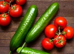 Cum să fertilizezi roșiile și castraveții pentru o recoltă bogată până la sfârșitul verii