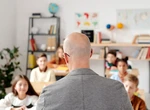 Profesorii vor lucra mai multe ore pe săptămână din toamnă. Noi reguli pentru norma didactică