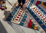 Cum să alegi și să poziționezi covorul pentru un spațiu aerisit și curat. Sfaturi de la designeri pentru camere ordonate și confortabile