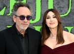 Monica Bellucci, din nou singură. Actrița și regizorul american Tim Burton și-au spus adio