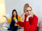 Semne subtile că prietenia ta are probleme: 13 gesturi ale prietenilor care se simt ca mici trădări