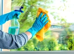 Cea mai ieftină soluție de geamuri se găsește în magazine, la recipient de 5 litri. Cum economisești la curățenia de Paște