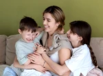 Concluzia unei mame după ce a petrecut doi ani departe de copiii săi: ”M-a ajutat să fiu un părinte mai bun”