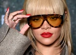 Stil de vedetă: Rihanna, inspirație pentru toți cei care preferă combinațiile din denim