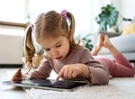 Autismul virtual, o boală tot mai frecventă la copiii crescuți în fața ecranelor. Ce trebuie să știm despre această afecțiune?