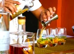 Ce cocktail ți se potrivește în funcție de zodie? Află ce băutură „comandă” astrele pentru tine