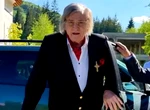 Florin Piersic, de nerecunoscut. Actorul apare în baston, dar zâmbește în ciuda problemelor