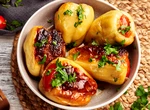 Ardei umpluți cu influențe mexicane. O rețetă cum sigur nu ai mai încercat cu carne de curcan, porumb și fasole roșie