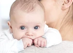 Când se schimbă culoare ochilor la bebeluși? Tot ce trebuie să știi despre asta
