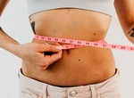 Grăsimea de pe burtă nu dispare ușor. 7 greșeli care îți sabotează eforturile, chiar dacă mănânci corect și faci mișcare