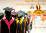 La 70 de ani, și-au luat diploma de facultate. Lecția de curaj a unor vârstnici pasionați de învățare