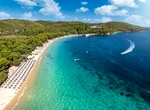 Vacanță de vis în Grecia. Insula cu ape turcoaz pe care puțini turiști o cunosc