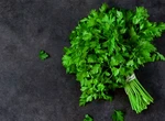 Ce se întâmplă dacă mănânci pătrunjel crud în fiecare zi. Beneficii, riscuri și când ar trebui evitat