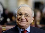 Starea lui Ion Iliescu se agravează. Medicii îi asigură suport respirator