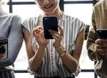 Telefonul îți afectează sănătatea mentală? Semnele care îți arată că ai o problemă