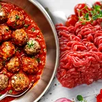Cu ce să amesteci carnea tocată pentru cele mai bune chiftele. Ingredientul de aur care le face mult mai pufoase
