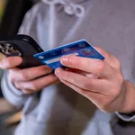Escrocheriile online fac tot mai multe victime. Poliția avertizează asupra pericolelor din mediul digital