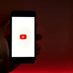 Australia interzice accesul copiilor la YouTube. Prima țară democratică care impune o astfel de măsură