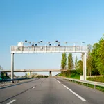 România va instala 400 de radare fixe pe drumuri și autostrăzi în 2026. Unde vor fi amplasate și ce sancțiuni riscă șoferii care depășesc viteza