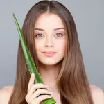 Scapă de mătreață și păr gras cu o mască naturală pe bază de aloe vera. Uite cum trebuie preparată