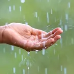 Vacanțele de vară, lovite de vreme rea. August vine cu ploi și frig