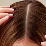 5 trucuri simple ca să scapi de mătreață și să ai un păr sănătos