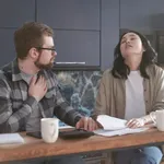 Cum ajung banii să fie motiv de ceartă în cuplu. Ce greșeli să eviți