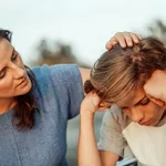 Cum fac față adolescenții pierderii. Ce rol au părinții în procesul de vindecare