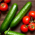 Cum să fertilizezi roșiile și castraveții pentru o recoltă bogată până la sfârșitul verii