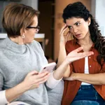 O vizită de trei zile s-a transformat într-un test greu pentru un cuplu. O tânără povestește în mediul online prima întâlnire cu mama iubitului