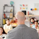 Profesorii vor lucra mai multe ore pe săptămână din toamnă. Noi reguli pentru norma didactică