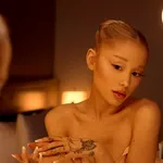 Ariana Grande a strălucit la MTV VMAs 2025. Artista a schimbat patru ținute spectaculoase