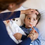 Cum să îți protejezi copiii de răceli și gripă? Sfaturi de la pediatri pentru sezonul rece