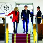 Ce i-ar fi spus Brigitte Macron președintelui Franței în public. Un expert în citirea pe buze face lumină