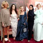 Sarah Jessica Parker strălucește într-o rochie corset semnată Vivienne Westwood la lansarea sezonului 3 „And Just Like That…”
