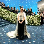 Una dintre cele mai bogate femei din lume a uimit la Met Gala 2025. Locuiește într-un palat cât un mall