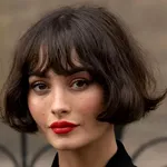 Coafura anilor ’60 revine în trend. „Pageboy Bob” face senzație în 2025