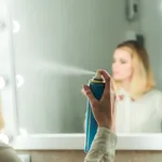 Fixativul de păr, soluția rapidă pentru pete și alte utilizări geniale în gospodărie