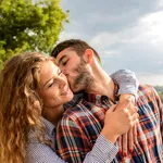 Iubirea se arată și în gesturile mici, nu doar în momente mari. Descoperă cum să-ți surprinzi partenerul fără ocazii speciale