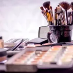 Pielea sănătoasă începe cu kit-ul tău de machiaj! Iată ce produse trebuie să dispară