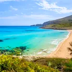 Vacanțe cu reguli stricte. Ce nu ai voie să faci pe plajele din Europa și ce amenzi riști