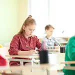 Scandal după Evaluarea Națională: Familia unui elev a dat Ministerul Educației în judecată și a depus plângere penală