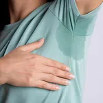 Transpiri excesiv? Soluția naturală care reglează transpirația fără chimicale