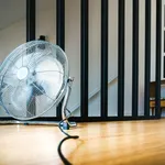 Zilele caniculare pot fi suportabile și fără tehnologie. Trucul tradițional care scade temperatura în locuință