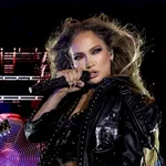 Cum arată și cu ce se ocupă sora mai mică a lui Jennifer Lopez? Este cel mai mare sprijin al divei