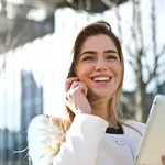 Nu răspunde cu „Da” la aceste întrebări când te sună un necunoscut. Avertismentul unui expert în tehnologie