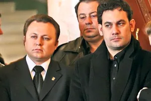 Frații Dolănescu se dușmănesc de 13 ani. Dragoș nu crede într-o împăcare: ”Suntem prea diferiți, până și pielea e de altă culoare” EXCLUSIV