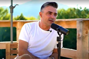 Cornel Ilie își caută inspirație pentru o nouă carte alături de fiica și de fiul lui, Zara și Cezar. „Ei îmi redau copilăria” EXCLUSIV